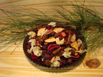 Home Sweet Home Potpourri. Cinnamon, Anise Stars, Cloves, Pantry Apples,  Cedar Tips , Berries and Plenty of Other Unique Pods. 6 Oz Bag 